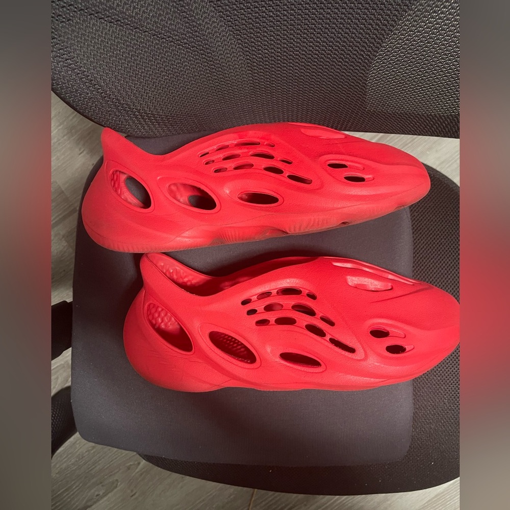 Yeezy Foam Runner Vermilion Size 16